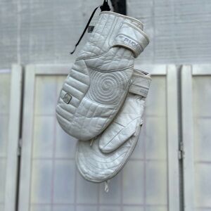 CG CandyGrind men’s white leather mittens